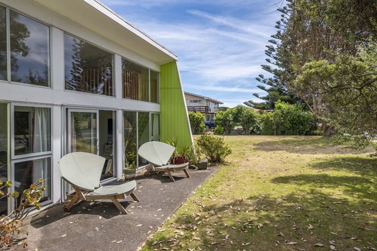 Photo of property in 41 Queens Road, Waikanae Beach, Waikanae, 5036