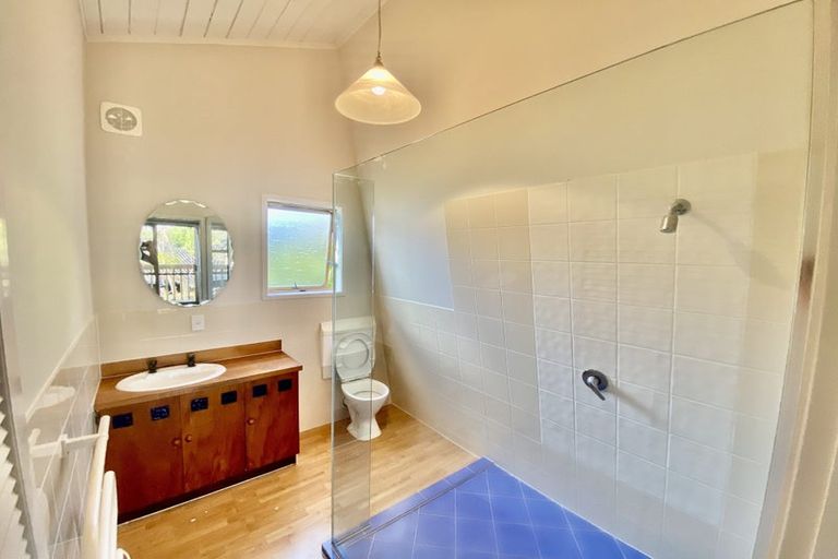 Photo of property in 11 Glenbush Place, Birkenhead, Auckland, 0626