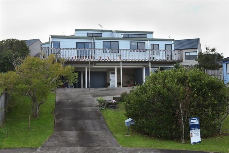 Photo of property in 97 Totaravale Drive, Totara Vale, Auckland, 0629