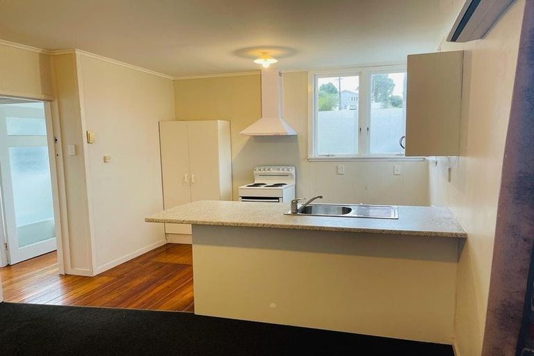 Photo of property in 22 Evans Road, Glen Eden, Auckland, 0602