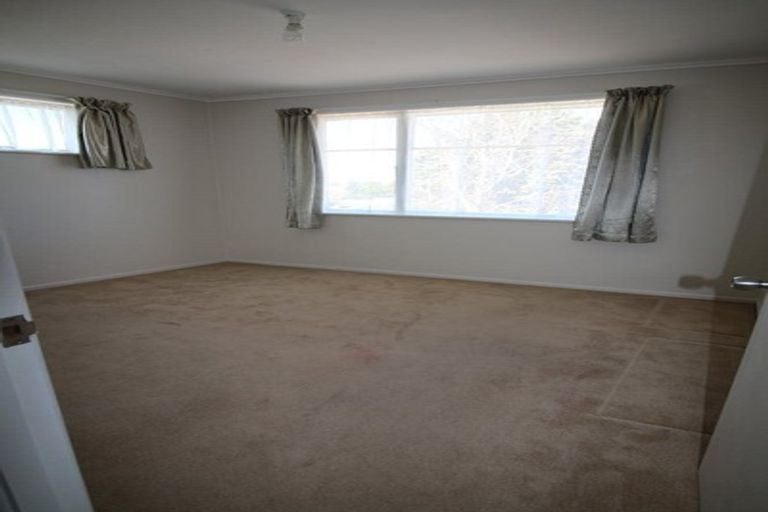 Photo of property in 20a Roberts Road, Te Atatu South, Auckland, 0610