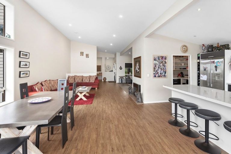 Photo of property in 174 Forest Hill Road, Henderson, Auckland, 0612