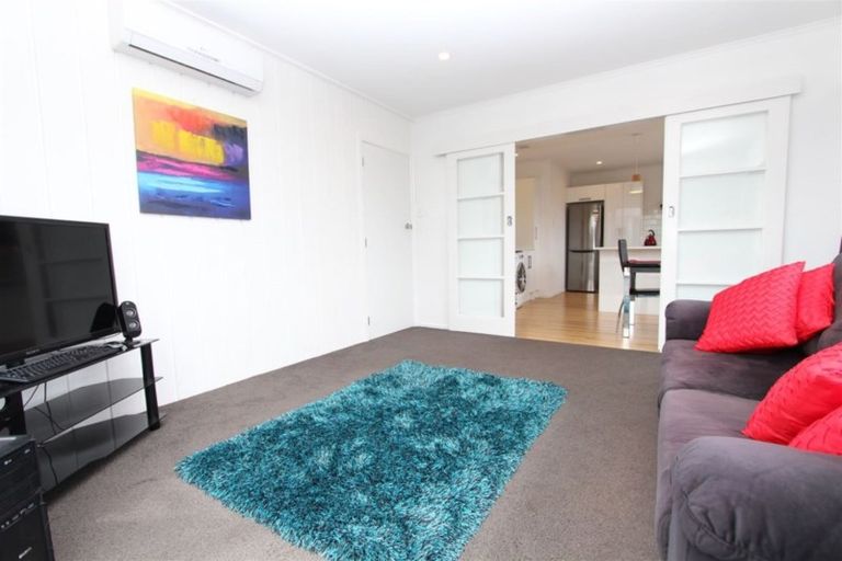 Photo of property in 31 Turville Crescent, Newlands, Wellington, 6037