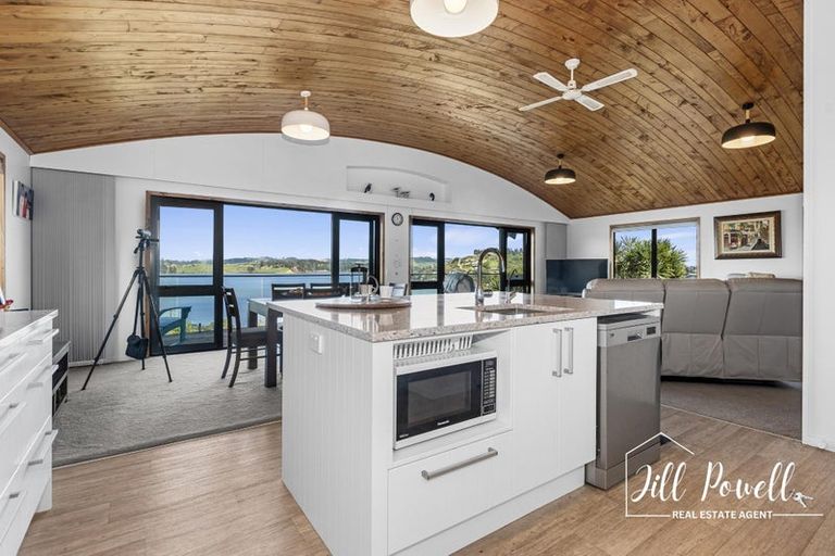 Photo of property in 36 Kilbraugh Street, Whakapirau, Maungaturoto, 0583