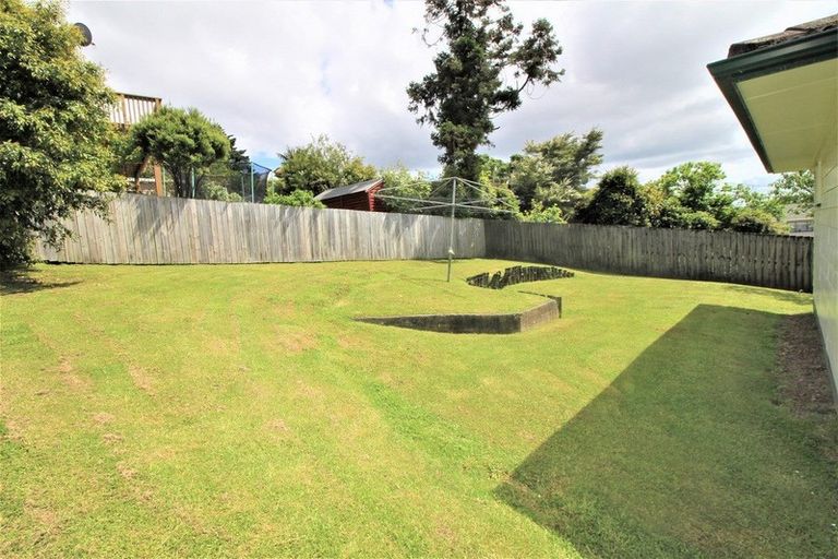 Photo of property in 35 South Lynn Road, Titirangi, Auckland, 0604