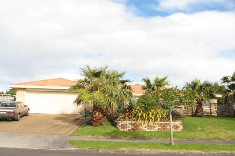 Photo of property in 96 Glenross Drive, Wattle Downs, Auckland, 2103