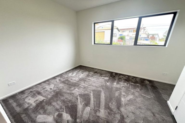 Photo of property in 25 Seaview Road, Glenfield, Auckland, 0629