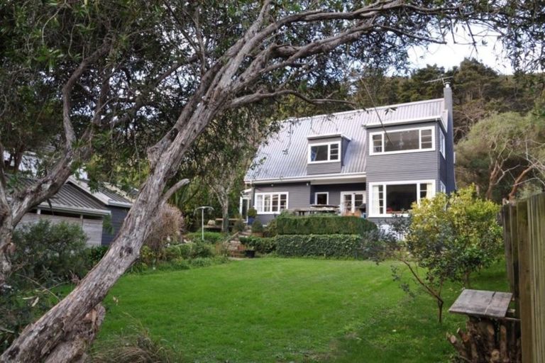 Photo of property in 124 Cheviot Road, Lowry Bay, Lower Hutt, 5013