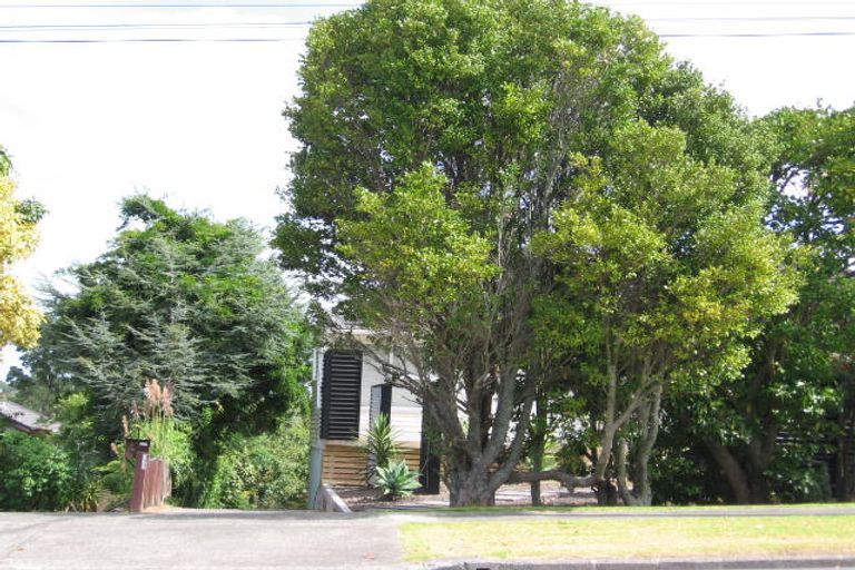 Photo of property in 2/292 East Coast Road, Forrest Hill, Auckland, 0620