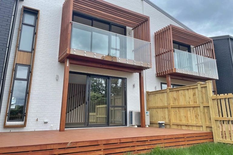 Photo of property in 26 Willowherb Lane, Hobsonville, Auckland, 0616