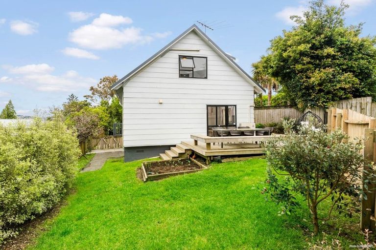 Photo of property in 2/19 Bowman Road, Forrest Hill, Auckland, 0620