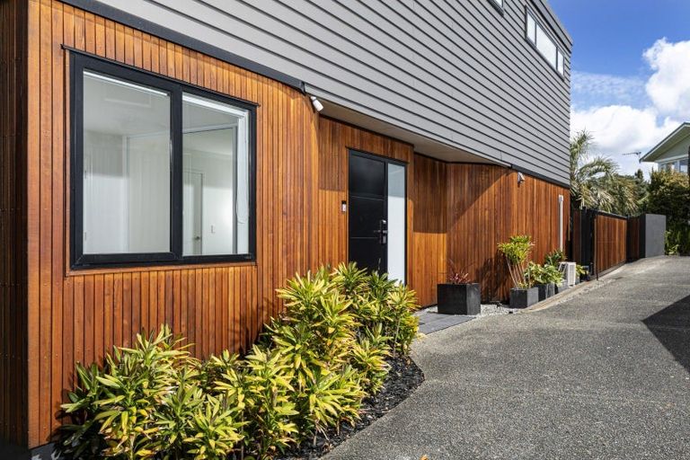 Photo of property in 20 Parr Terrace, Castor Bay, Auckland, 0620
