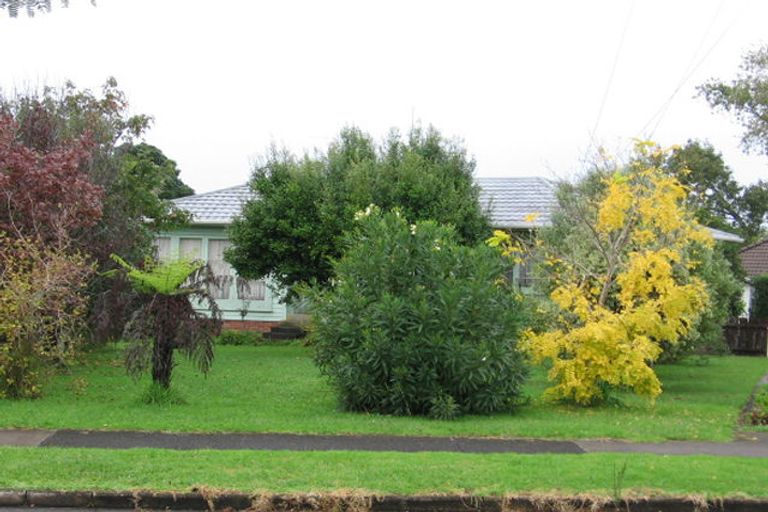 Photo of property in 100 Tiraumea Drive, Pakuranga, Auckland, 2010