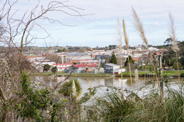 Photo of property in 4 Wairere Road, Bastia Hill, Wanganui, 4500