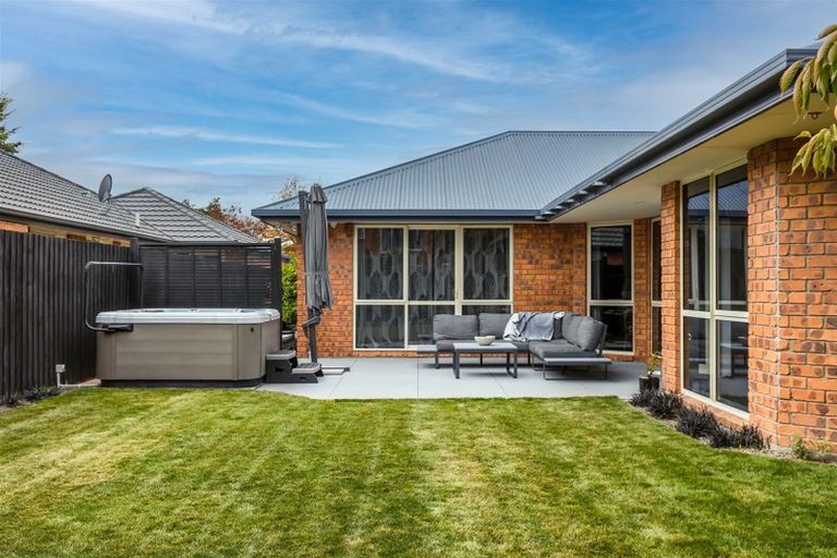 Photo of property in 24 Creedon Glen, Casebrook, Christchurch, 8051