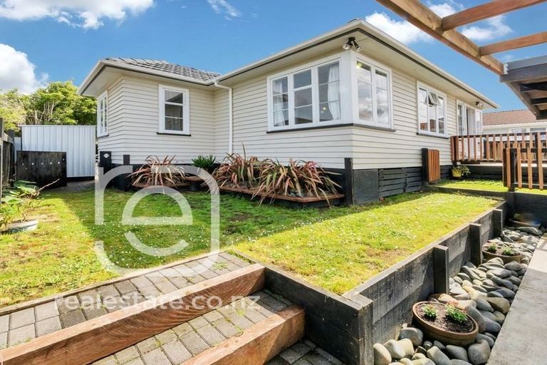 Photo of property in 18b Hollowout Street, Takanini, 2112