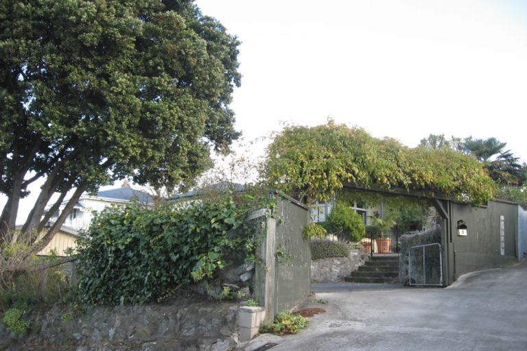 Photo of property in 4 Holts Lane, Bluff Hill, Napier, 4110