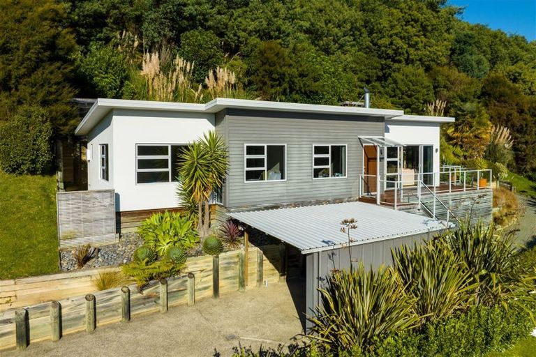 Photo of property in 7 Collins Place, Picton, 7220