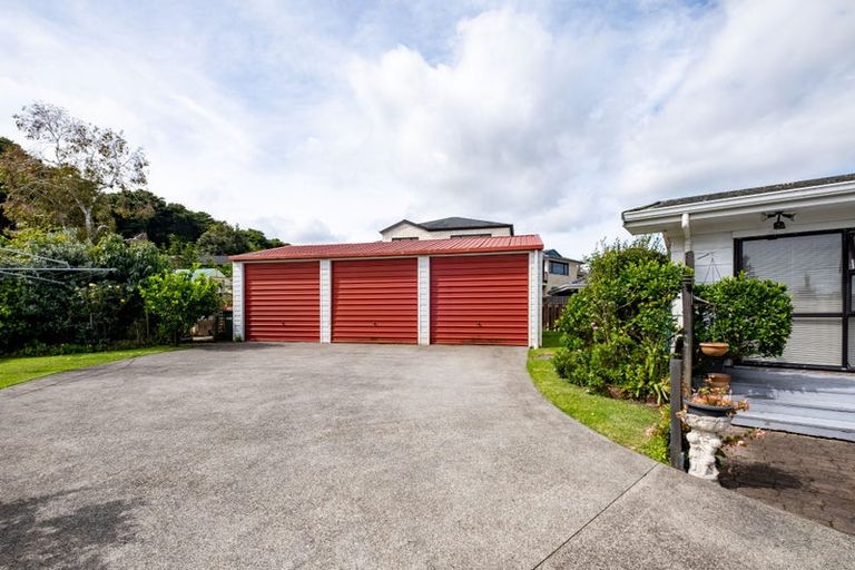 Photo of property in 134 Everglade Drive, Totara Heights, Auckland, 2105