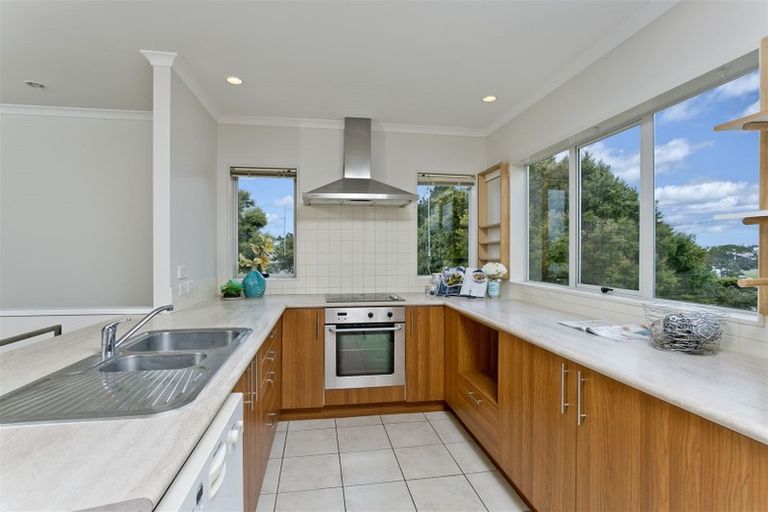 Photo of property in 1/61 The Avenue, Albany, Auckland, 0632