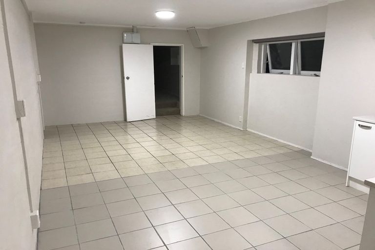 Photo of property in 4 Tupaki Place, Pakuranga Heights, Auckland, 2010