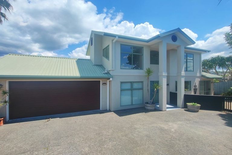Photo of property in 6 Chadlington Avenue, Henderson, Auckland, 0612