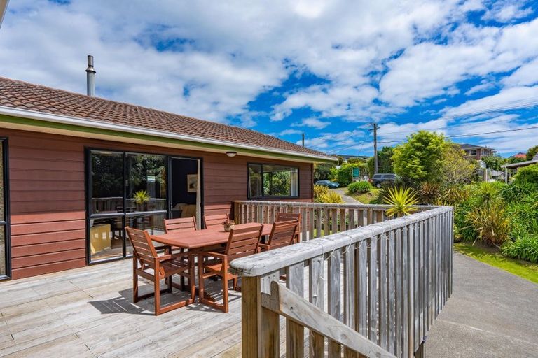 Photo of property in 110 Renown Road, Raumati South, Paraparaumu, 5032