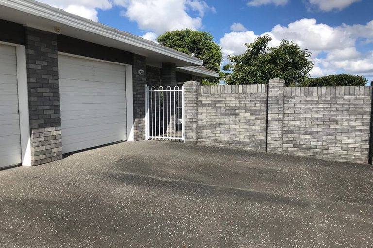 Photo of property in 12 Suncrest Drive, West Harbour, Auckland, 0618