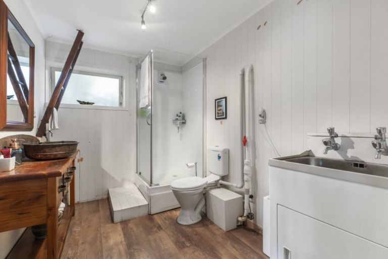 Photo of property in 18 Rimutaka Place, Titirangi, Auckland, 0604