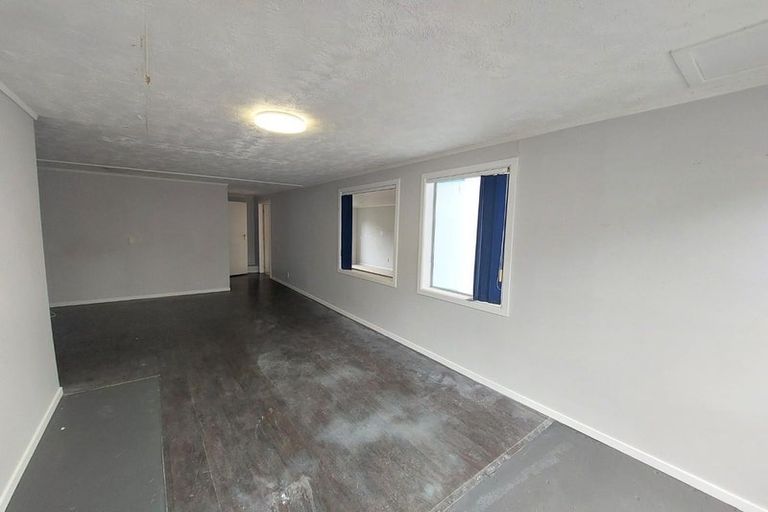 Photo of property in 56 Sherwood Avenue, Te Atatu South, Auckland, 0610