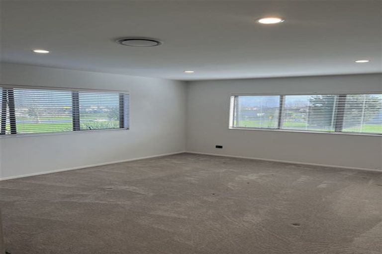Photo of property in 5 Wyon Way, Flat Bush, Auckland, 2016