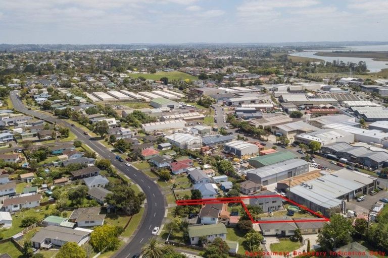 Photo of property in 40 Harmel Road, Glendene, Auckland, 0602