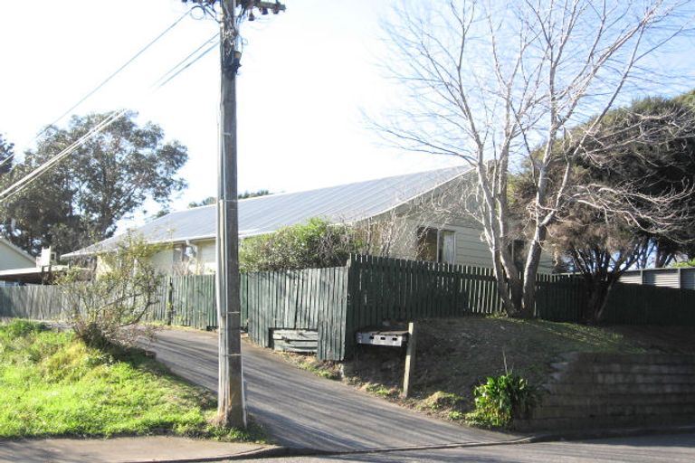 Photo of property in 57 Tiromoana Road, Raumati South, Paraparaumu, 5032