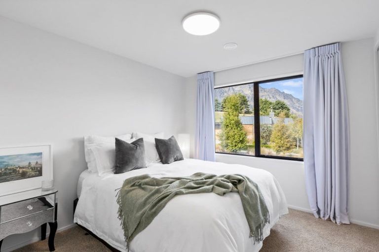Photo of property in 10 Pendeen Crescent, Jacks Point, Queenstown, 9371