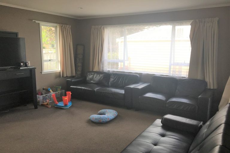 Photo of property in 8 Dover Road, St Andrews, Hamilton, 3200