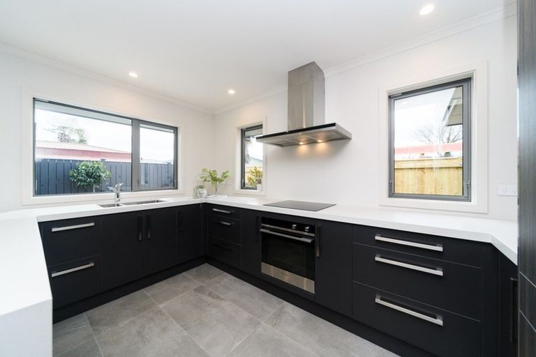 Photo of property in 48 Weston Avenue, Roslyn, Palmerston North, 4414