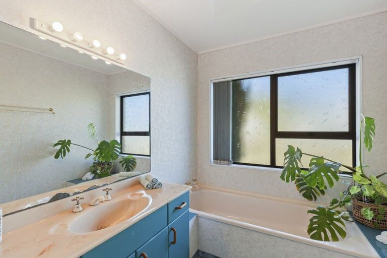 Photo of property in 19 Darwin Crescent, Spotswood, New Plymouth, 4310