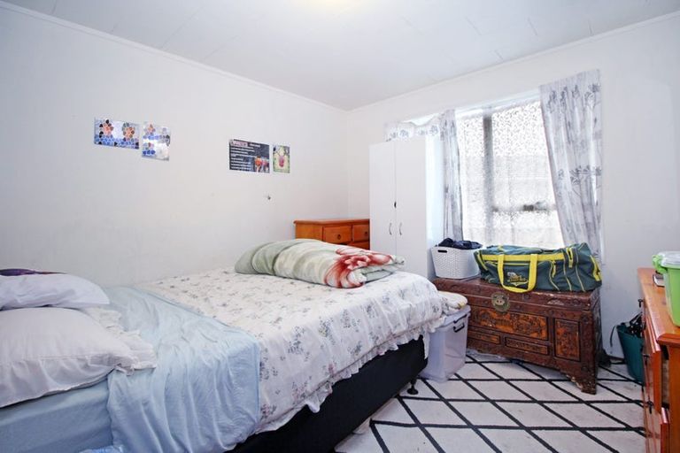 Photo of property in 74 Sikkim Crescent, Clover Park, Auckland, 2019