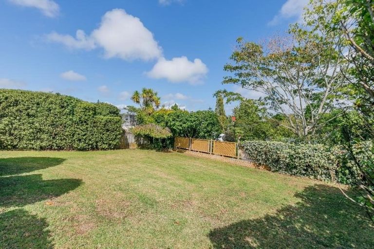 Photo of property in 28 Drome View Place, Beach Haven, Auckland, 0626