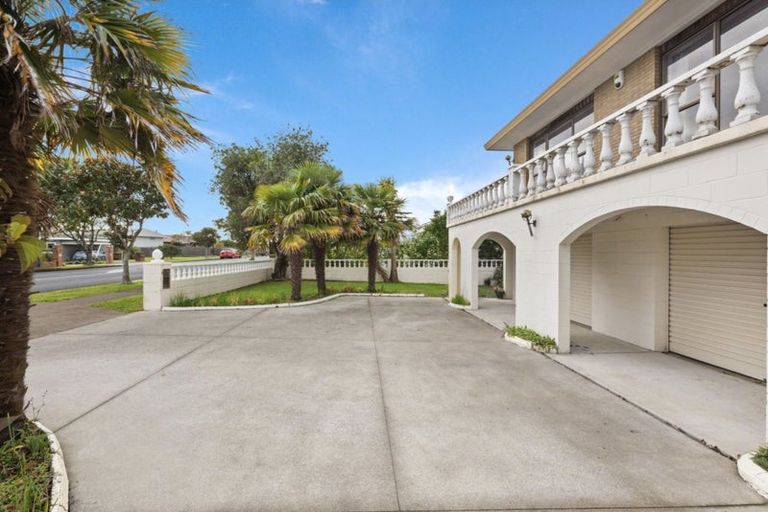 Photo of property in 44 Bradbury Road, Botany Downs, Auckland, 2010