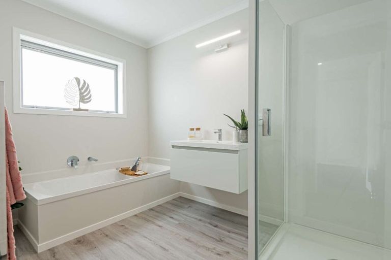 Photo of property in 13 Ingham Street, Halcombe, 4779