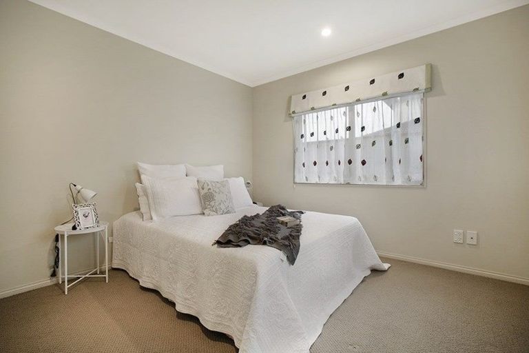 Photo of property in 15 Monash Place, Flat Bush, Auckland, 2016