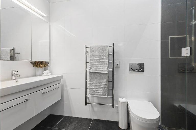 Photo of property in 26 Hawker Street, Mount Victoria, Wellington, 6011