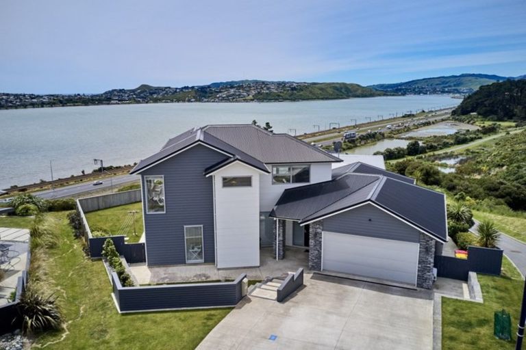 Photo of property in 14 Sue Dow Lane, Aotea, Porirua, 5024