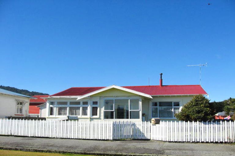 Photo of property in 15 Milton Road, Greymouth, 7805