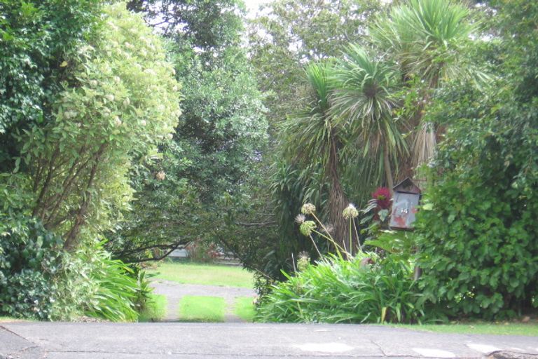 Photo of property in 14 Archibald Road, Kelston, Auckland, 0602