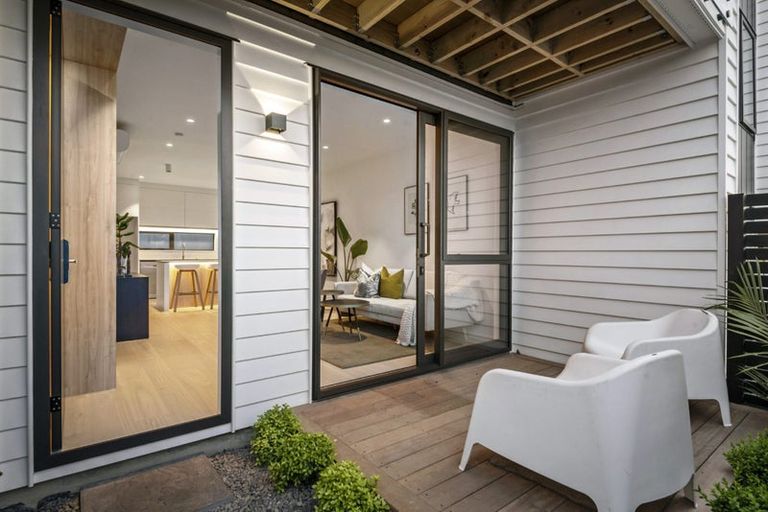 Photo of property in 21b Acacia Road, Torbay, Auckland, 0632