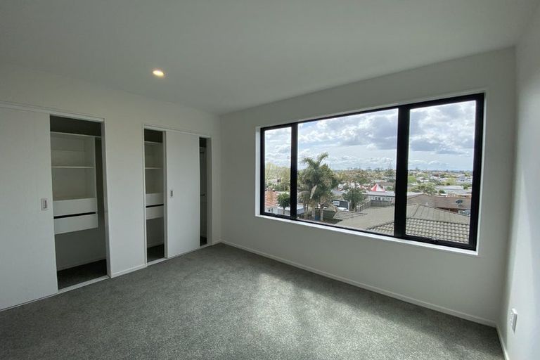 Photo of property in 7/113 Te Atatu Road, Te Atatu South, Auckland, 0610