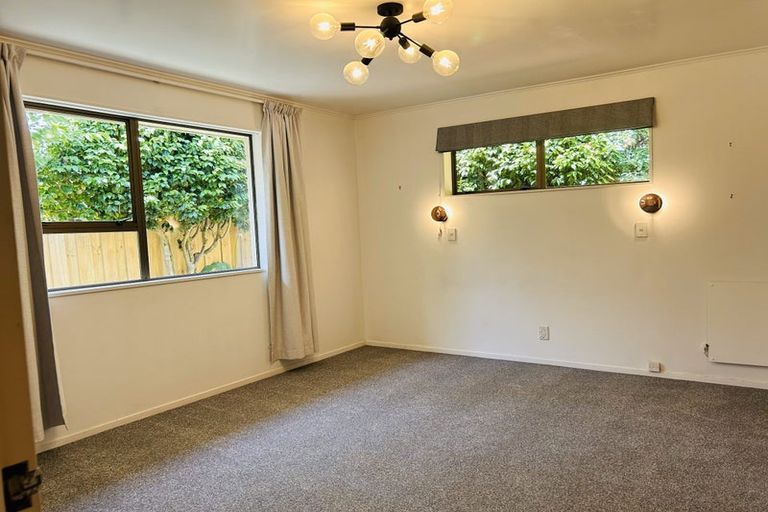 Photo of property in 28 Rewarewa Crescent, Waikanae, 5036