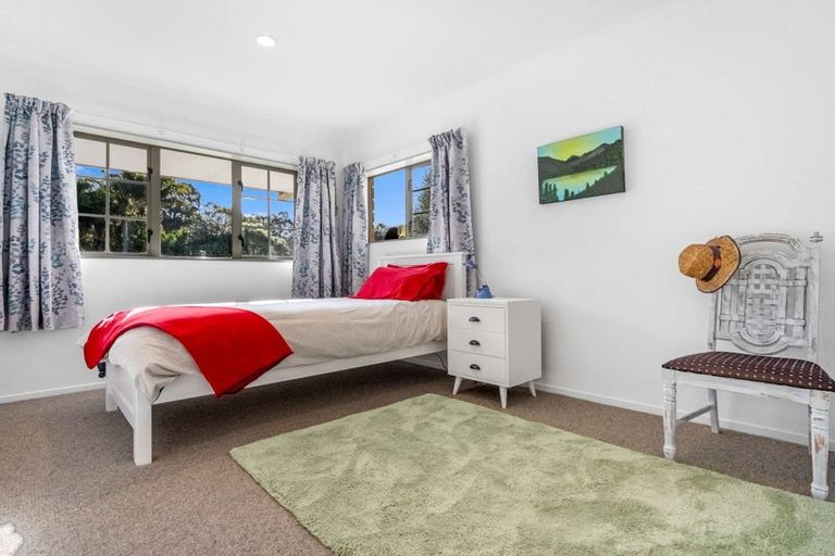 Photo of property in 15 Awaroa Stream Drive, Waiuku, 2123